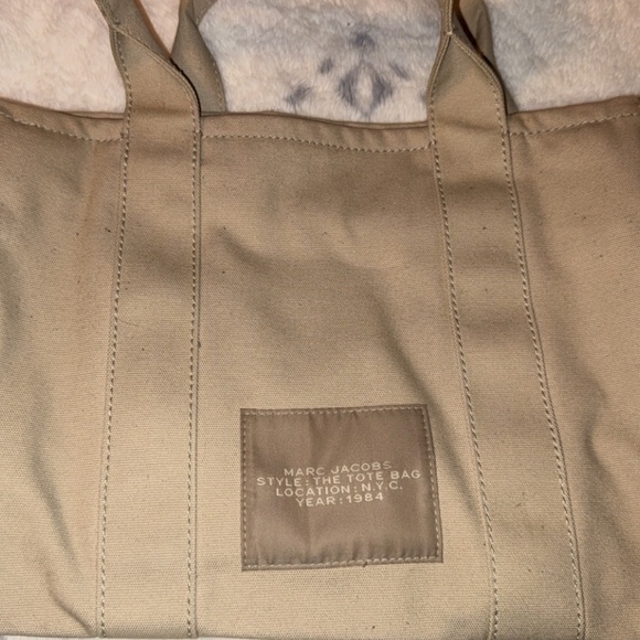 Marc Jacobs The Tote Bag- Large in Beige - Picture 4 of 4